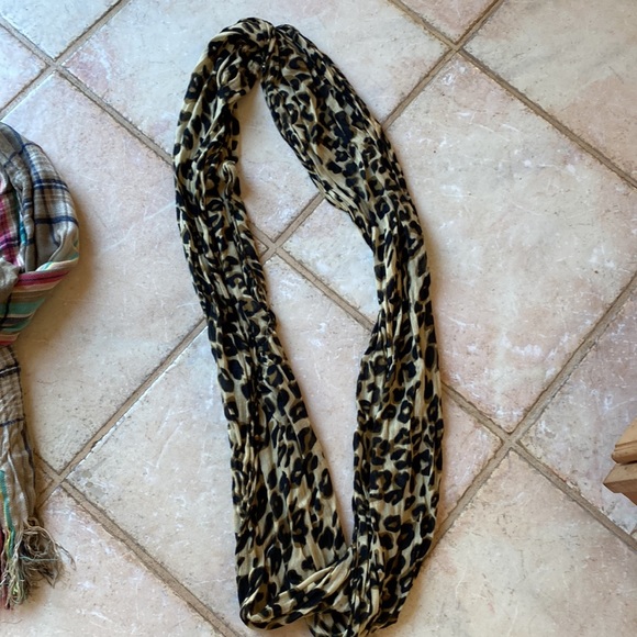 (2) pc 🧣 scarf bundle - Picture 2 of 3